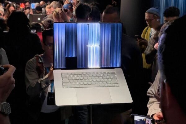 what’s-the-tech-inside-the-touchscreen-macbook-pro’s-‘proled-xdr’-screen?-we-explain-all