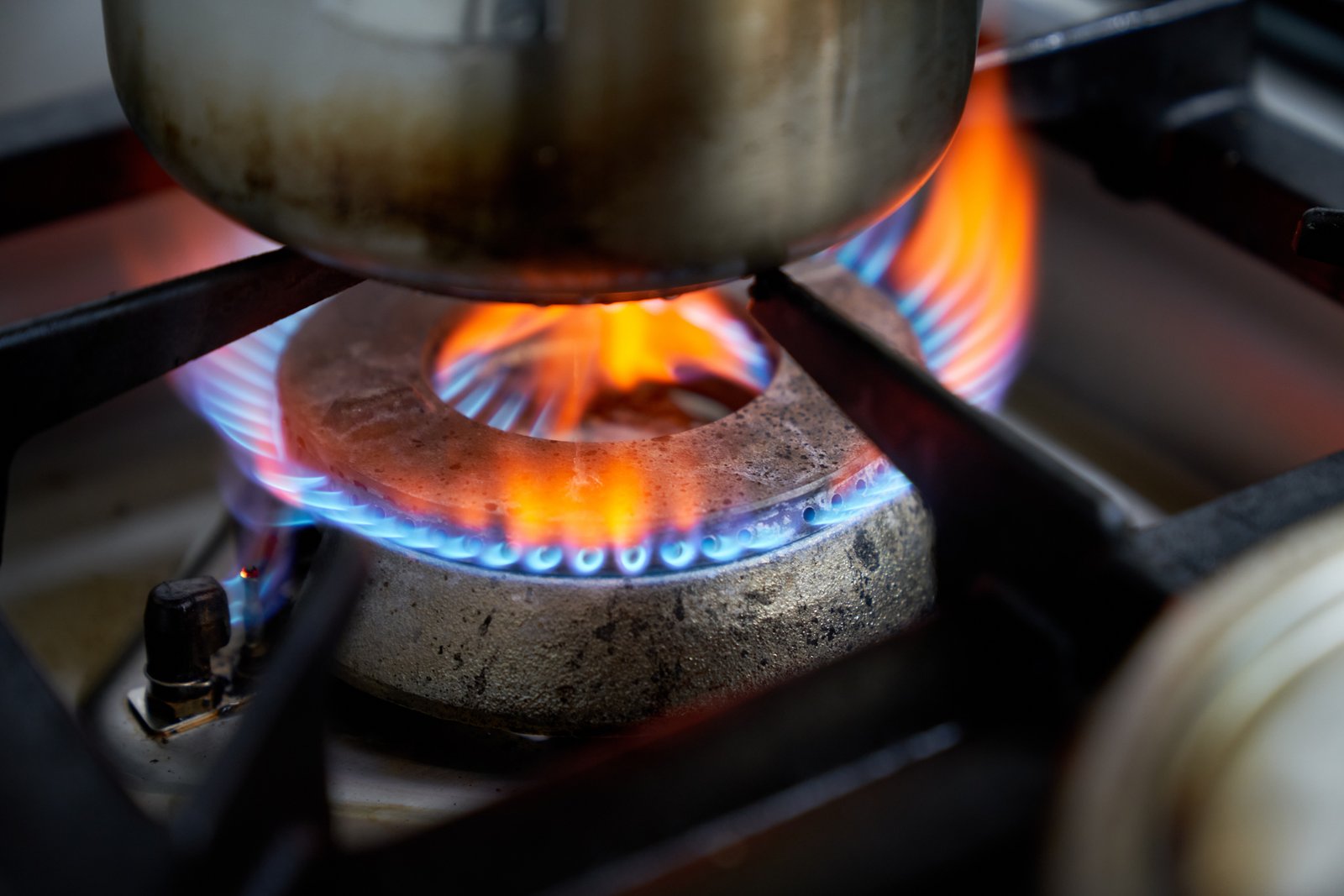 a-new-study-puts-the-heat-on-gas-stoves-for-commercial-kitchen-air-pollution